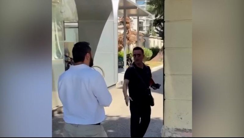 Incidenti te Kuvendi/ Braçe poston videon e gazetarit dhe aktivistit: A janë kërcënim dhunuesit?! Bëjnë plane për të shantazhuar deputetët e PS-së! Ja çfarë u bënë dy deputetëve të rinj (Video) Incidenti te Kuvendi/ Braçe poston videon e gazetarit dhe aktivistit: A janë kërcënim dhunuesit?! Bëjnë plane për të shantazhuar deputetët e PS-së! Ja çfarë u bënë dy deputetëve të rinj (Video)
