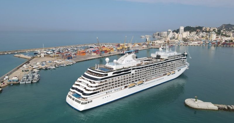 “Seven Seas Splendor” mbërrin për herë të parë në Portin e Durrës “Seven Seas Splendor” mbërrin për herë të parë në Portin e Durrës
