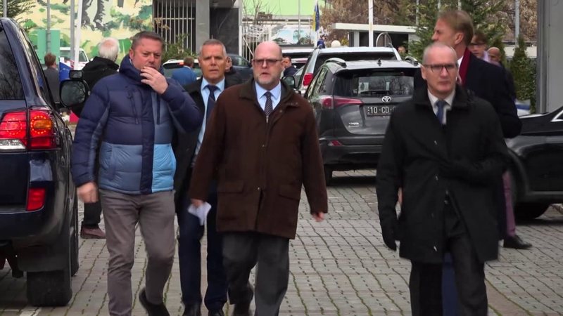 “Kosova po rrezikon”! Ish-ambasadori amerikan Hovenier paralajmëron Prishtinën: Vëmendja e SHBA ka kufi për ata që nuk duan, nuk është e pafundme! “Kosova po rrezikon”! Ish-ambasadori amerikan Hovenier paralajmëron Prishtinën: Vëmendja e SHBA ka kufi për ata që nuk duan, nuk është e pafundme!
