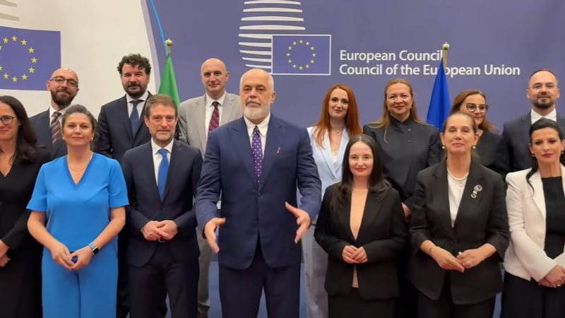 “Thanë s’ka më negociata”! Rama nga Brukseli ironizon opozitën: Filloi numërimi mbrapsht për anëtarësimin në BE “Thanë s’ka më negociata”! Rama nga Brukseli ironizon opozitën: Filloi numërimi mbrapsht për anëtarësimin në BE