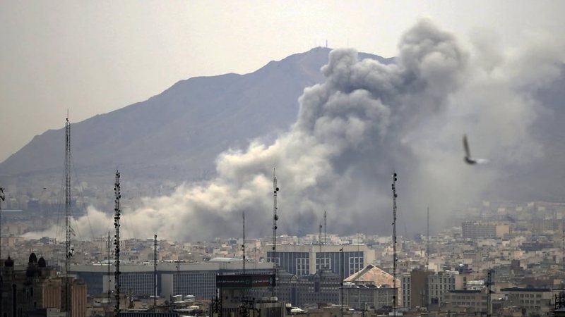 Lufta SHBA-Iran hyn në një fazë të re, raketat amerikane godasin Teheranin Lufta SHBA-Iran hyn në një fazë të re, raketat amerikane godasin Teheranin