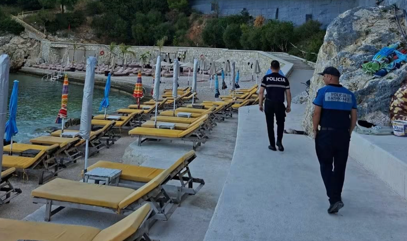 Policia Bashkiake nis aksionin për lirimin e hapësirave publike në plazhet e Vlorës Policia Bashkiake nis aksionin për lirimin e hapësirave publike në plazhet e Vlorës
