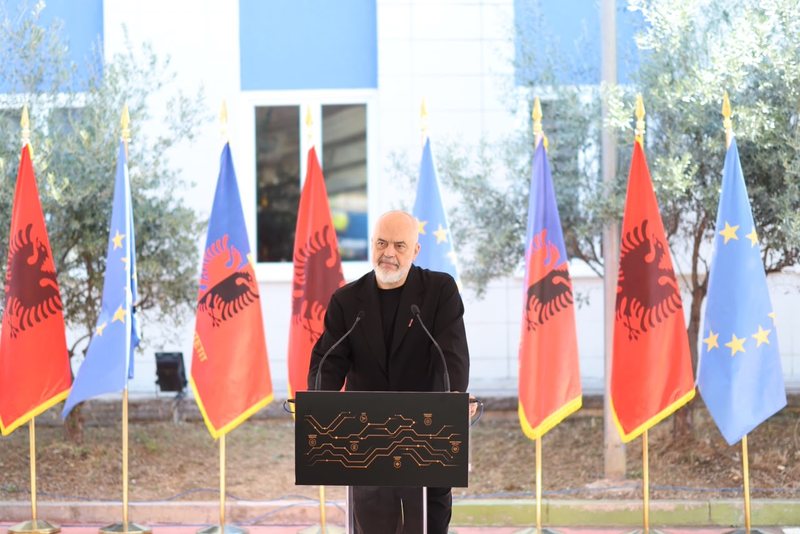Smart City/ Rama: Historia e makinave që kryejnë krime dhe më pas gjenden të djegura nuk mund të ndodhë më! Smart City/ Rama: Historia e makinave që kryejnë krime dhe më pas gjenden të djegura nuk mund të ndodhë më!