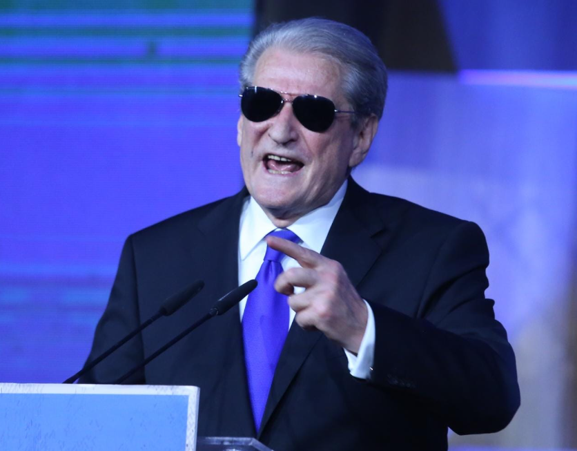Berisha si Guliveri ngatëron me dashje “liliputët” me “gjigandët” Berisha si Guliveri ngatëron me dashje “liliputët” me “gjigandët”