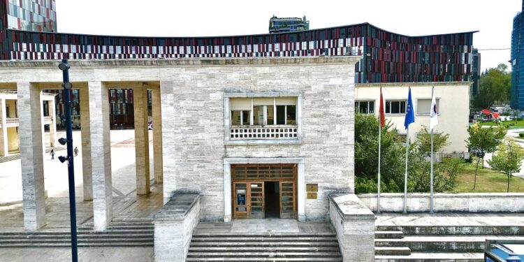 Skandali i Universitetit të Tiranës: Si u shkruajt rregullorja që mbron plagjiatorët Skandali i Universitetit të Tiranës: Si u shkruajt rregullorja që mbron plagjiatorët