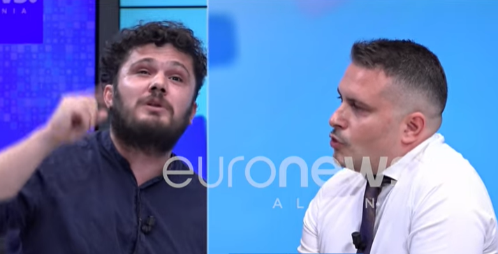 Ushtari i Qorrit si aktivistë i “Lëvizjes Bashkë” rendit si do ta “likuidonte”?! Ironia e Mero Bazes: Lexojeni dhe vendosni nëse mund t’i besoni Shqipërinë dikujt që ka nevojë urgjente për trajtim të shëndetit mendor Ushtari i Qorrit si aktivistë i “Lëvizjes Bashkë” rendit si do ta “likuidonte”?! Ironia e Mero Bazes: Lexojeni dhe vendosni nëse mund t’i besoni Shqipërinë dikujt që ka nevojë urgjente për trajtim të shëndetit mendor