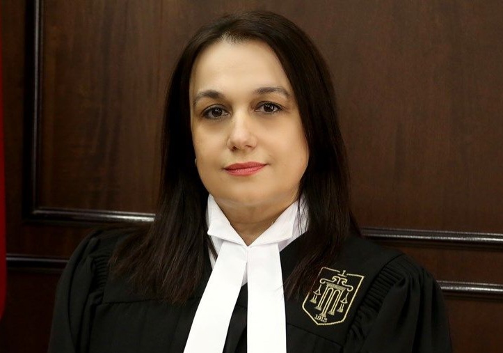 Kush është gjyqtarja Albana Boksi që do të vendosë për Erion Veliajn, rrëzoi SPAK-un për mediat. A do t’a sfidojë linjën greke Bani, noterin histerik Dado dhe ‘virgjërorin’ Pëllumbi?