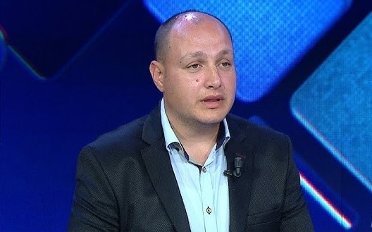 Enrik Mehmeti i bëri vend vetes në të dy botët Enrik Mehmeti i bëri vend vetes në të dy botët