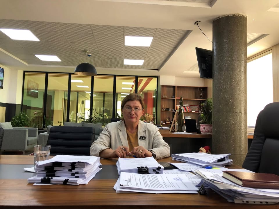 Shkelja e ligjit nga “dumanët” e SPAK njollosin drejtësinë e re! Një tjetër kryebashkiake merr pafajsinë  dhe shton numërin e kryebashkiakëve të persekutuar  politikisht  nga sharlatanët në drejtësi.