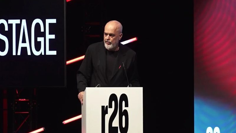 “Në atë Bulevard ku sot festojnë lirinë flamingot, janë vrarë njerëz”! Rama nga Gjermania për protestën: Konsideroj të rëndësishëm vetëm mesazhin ndaj qeverisë..asgjë tjetër! “Në atë Bulevard ku sot festojnë lirinë flamingot, janë vrarë njerëz”! Rama nga Gjermania për protestën: Konsideroj të rëndësishëm vetëm mesazhin ndaj qeverisë..asgjë tjetër!