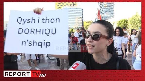 Rama iu përgjigjet protestuesve: Nuk jeni populli por një pjesë shumë e vogël e popullit! Dorëheqjen?! Të largohem nga detyra se një pakicë bërtet është braktisje e një përgjegjësie shumë të madhe Rama iu përgjigjet protestuesve: Nuk jeni populli por një pjesë shumë e vogël e popullit! Dorëheqjen?! Të largohem nga detyra se një pakicë bërtet është braktisje e një përgjegjësie shumë të madhe