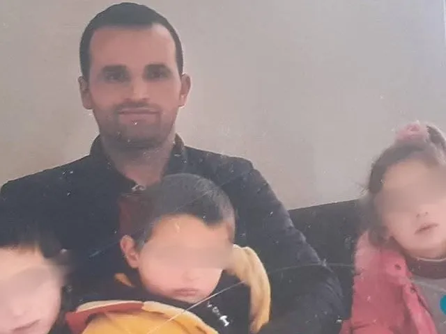 Aksidenti tragjik në Durrës/ Kapet shoferi që dyshohet se përplasi për vdekje 41-vjeçarin dhe u largua nga vendngjarja! Hapet fushatë GoFundMe për tre fëmijët jetimë Aksidenti tragjik në Durrës/ Kapet shoferi që dyshohet se përplasi për vdekje 41-vjeçarin dhe u largua nga vendngjarja! Hapet fushatë GoFundMe për tre fëmijët jetimë