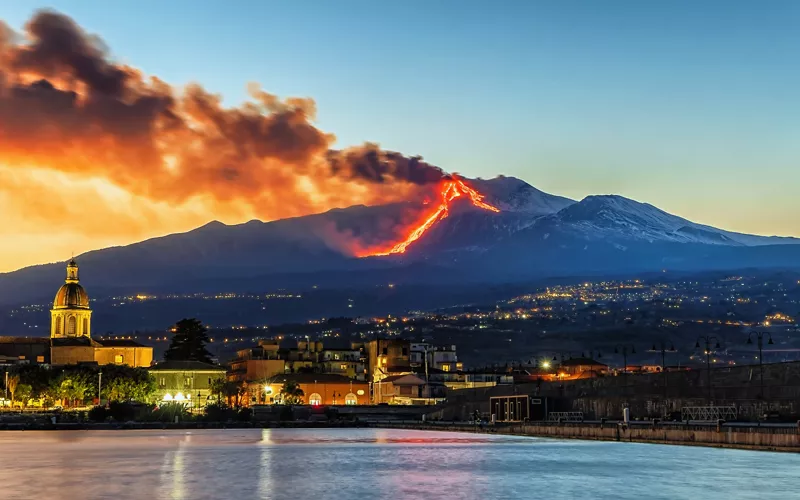 Etna mbyll qiellin e Siçilisë! Hiri vullkanik ndal mbërritjet në Katania: Nisjet nga aeroporti vijojnë normalisht Etna mbyll qiellin e Siçilisë! Hiri vullkanik ndal mbërritjet në Katania: Nisjet nga aeroporti vijojnë normalisht