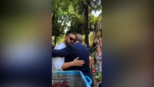 Padashje misioni më i madh i protestës “u kry”! PD në “ilegalitet”, punë në të zezë… si protestuese pa Berishën me dy gishtat Padashje misioni më i madh i protestës “u kry”! PD në “ilegalitet”, punë në të zezë… si protestuese pa Berishën me dy gishtat