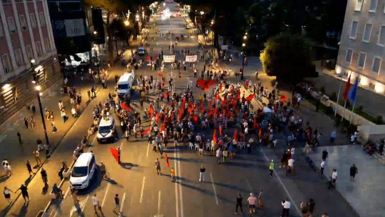 Revolucioni që s’ngjiti, paratë e shkuara dëm dhe fatura për shqiptarët! Revolucioni që s’ngjiti, paratë e shkuara dëm dhe fatura për shqiptarët!