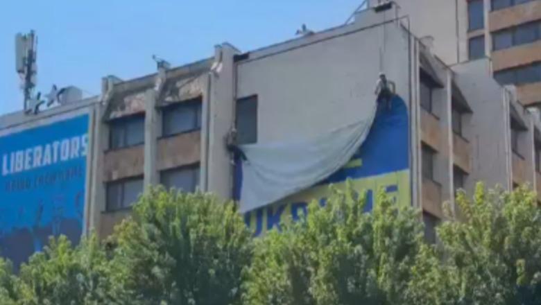 Pas deklaratës së Zelensky-t për Kosovën, Prishtina heq banderolën me mbishkrimin ‘Free Ukraine’, Përparim Rama: Shteti ynë duhet të respektohet Pas deklaratës së Zelensky-t për Kosovën, Prishtina heq banderolën me mbishkrimin ‘Free Ukraine’, Përparim Rama: Shteti ynë duhet të respektohet