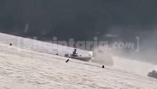 VIDEO/ Momentet pas shpërthimit të skafit në Porto Palermo: Të lënduarit hidhen në det për t’i shpëtuar flakëve! 2 gomone dhe një tjetër mjet lundrues në ndihmë të tyre VIDEO/ Momentet pas shpërthimit të skafit në Porto Palermo: Të lënduarit hidhen në det për t’i shpëtuar flakëve! 2 gomone dhe një tjetër mjet lundrues në ndihmë të tyre
