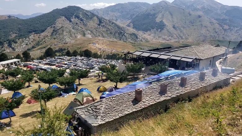Përfundon pelegrinazhi i shenjtë Bektashi në Malin e Tomorit: Qindra mijëra pelegrinë kremtuan në Teqenë e Kulmakut