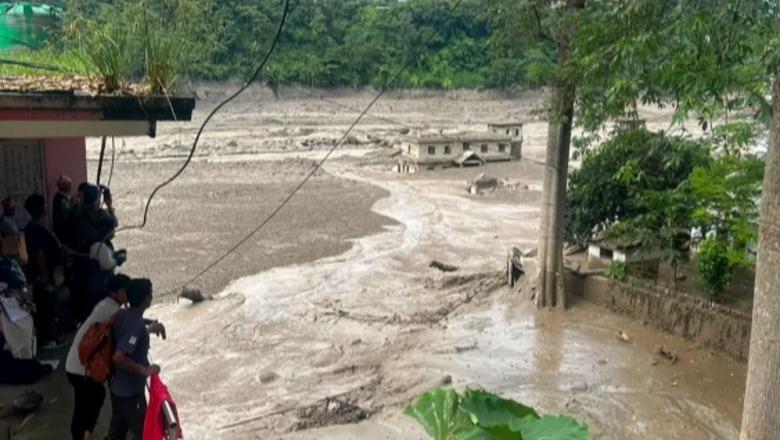 Rrëshqitja masive të dheut mes Nepalit dhe Tibetit, 165 viktima! Mbi një mijë të zhdukur