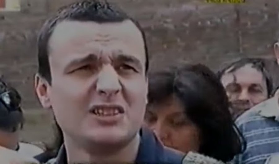 Nga torturat e egra te spiuni me nofkën “Leptir”! Çfarë ndodhi me Albin Kurtin në burgjet serbe në vitin 2001?