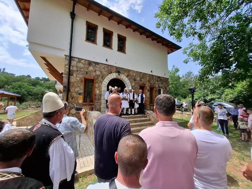 Agroturizëm Bizhga, në Golem të Picarit, Gjirokastër, një sipërmarrje familjare mes natyrës dhe mikpritjes tradicionale shqiptare Agroturizëm Bizhga, në Golem të Picarit, Gjirokastër, një sipërmarrje familjare mes natyrës dhe mikpritjes tradicionale shqiptare