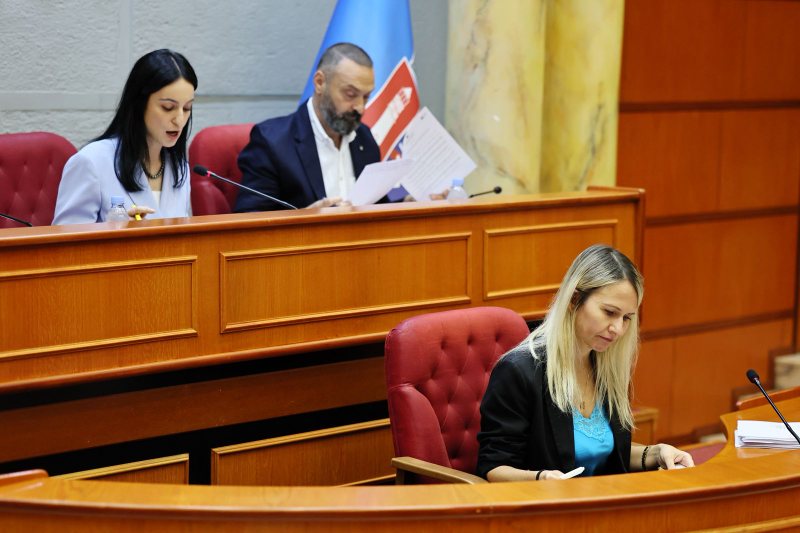 Veliaj i hoqi kompetencat për drejtimin e Tiranës, Anuela Ristani dorëhiqet si nënkryetare e Bashkisë Veliaj i hoqi kompetencat për drejtimin e Tiranës, Anuela Ristani dorëhiqet si nënkryetare e Bashkisë
