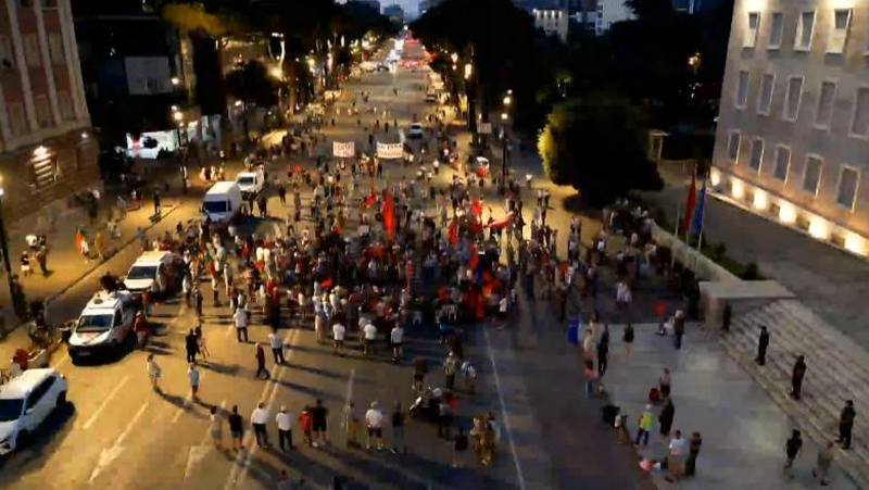 Protesta, “rindezje” apo ritual? Protesta, “rindezje” apo ritual?