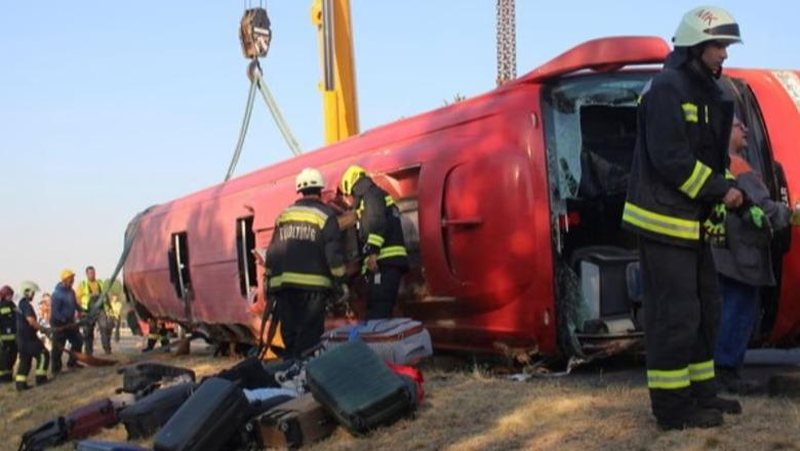 Aksidenti tragjik me 12 viktima në Hungari, dyshohet se shoferin e autobusit e zuri gjumi në timon Aksidenti tragjik me 12 viktima në Hungari, dyshohet se shoferin e autobusit e zuri gjumi në timon