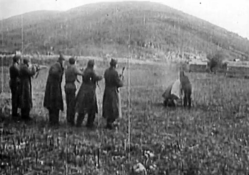 Shifrat e viktimave të diktaturës dhe beteja për të vërtetën. Azem Hajdari: Ndryshuan emrat, morën statusin e të përndjekurit dhe përfituan bursa jashtë vendit Shifrat e viktimave të diktaturës dhe beteja për të vërtetën. Azem Hajdari: Ndryshuan emrat, morën statusin e të përndjekurit dhe përfituan bursa jashtë vendit