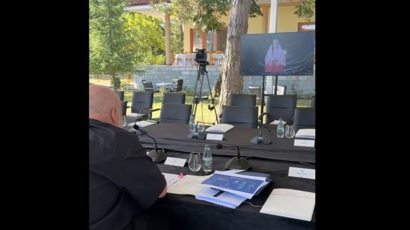 Rama pyet Diellën, çfarë mendimi ke ti për Mirela Kumbaron?