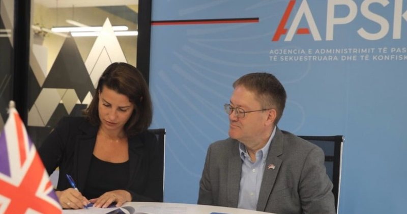 Anglia dhe Shqipëria nënshkruajnë marrëveshjen historike: Pasuritë e konfiskuara nga krimi do të ndahen përgjysmë Anglia dhe Shqipëria nënshkruajnë marrëveshjen historike: Pasuritë e konfiskuara nga krimi do të ndahen përgjysmë