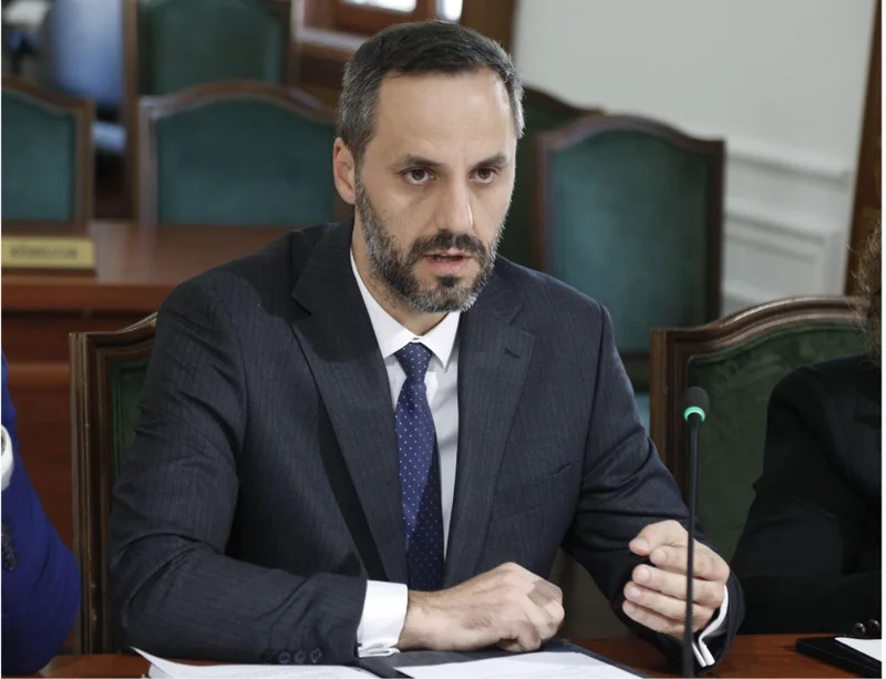 Ministri Lamallari deklaron: Kam shpallur të tjerë “non-grata”! Janë shtetas të huaj të maskuar në protesta, kërcënim për rendin dhe sigurinë e Shqipërisë Ministri Lamallari deklaron: Kam shpallur të tjerë “non-grata”! Janë shtetas të huaj të maskuar në protesta, kërcënim për rendin dhe sigurinë e Shqipërisë