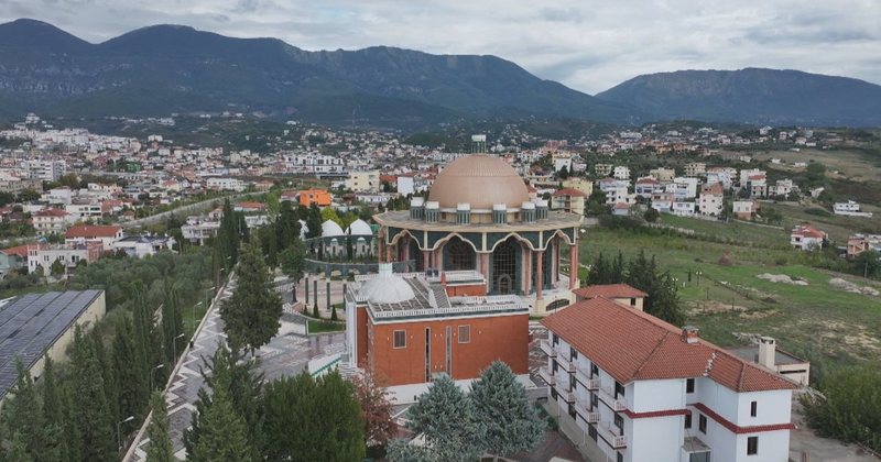 Shteti bektashi në shtator? Media franceze: Do të ketë pasaportat dhe paranë e vet