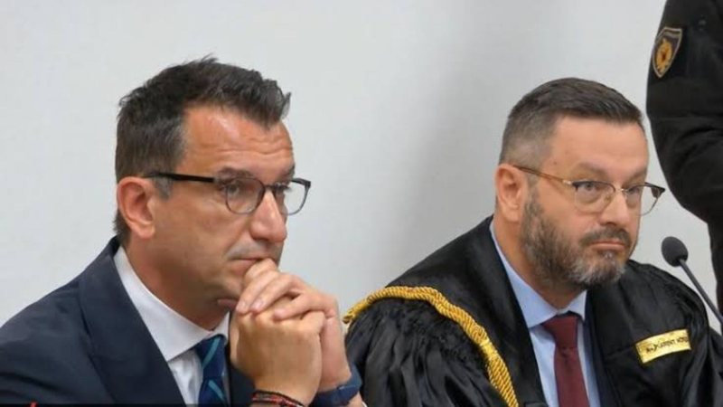 Avokati: GJK e ka mbyllur debatin e sharlatanëve… Veliaj është kryetari legjitim i Tiranës! Nuk ka asnjë pengesë për drejtimin e Bashkisë nuk do i delegoi askujt kompetenca Avokati: GJK e ka mbyllur debatin e sharlatanëve… Veliaj është kryetari legjitim i Tiranës! Nuk ka asnjë pengesë për drejtimin e Bashkisë nuk do i delegoi askujt kompetenca