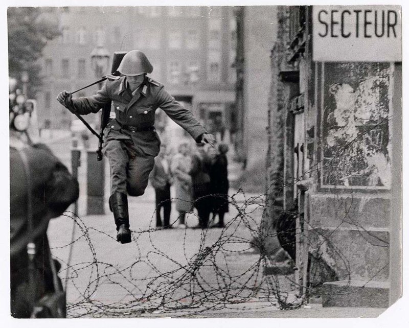 Fotoja që tronditi botën, historia e Conrad Schumann dhe rrethimit të Berlinit