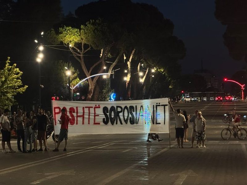 Edhe pak ditë dhe …nga sheshi “Skënderbej” gjeni vend dhe futuni! “Flamingot”, në shtator nis përshkallëzimi: Do të bllokojmë rrugët, sheshet dhe instuticionet Edhe pak ditë dhe …nga sheshi “Skënderbej” gjeni vend dhe futuni! “Flamingot”, në shtator nis përshkallëzimi: Do të bllokojmë rrugët, sheshet dhe instuticionet