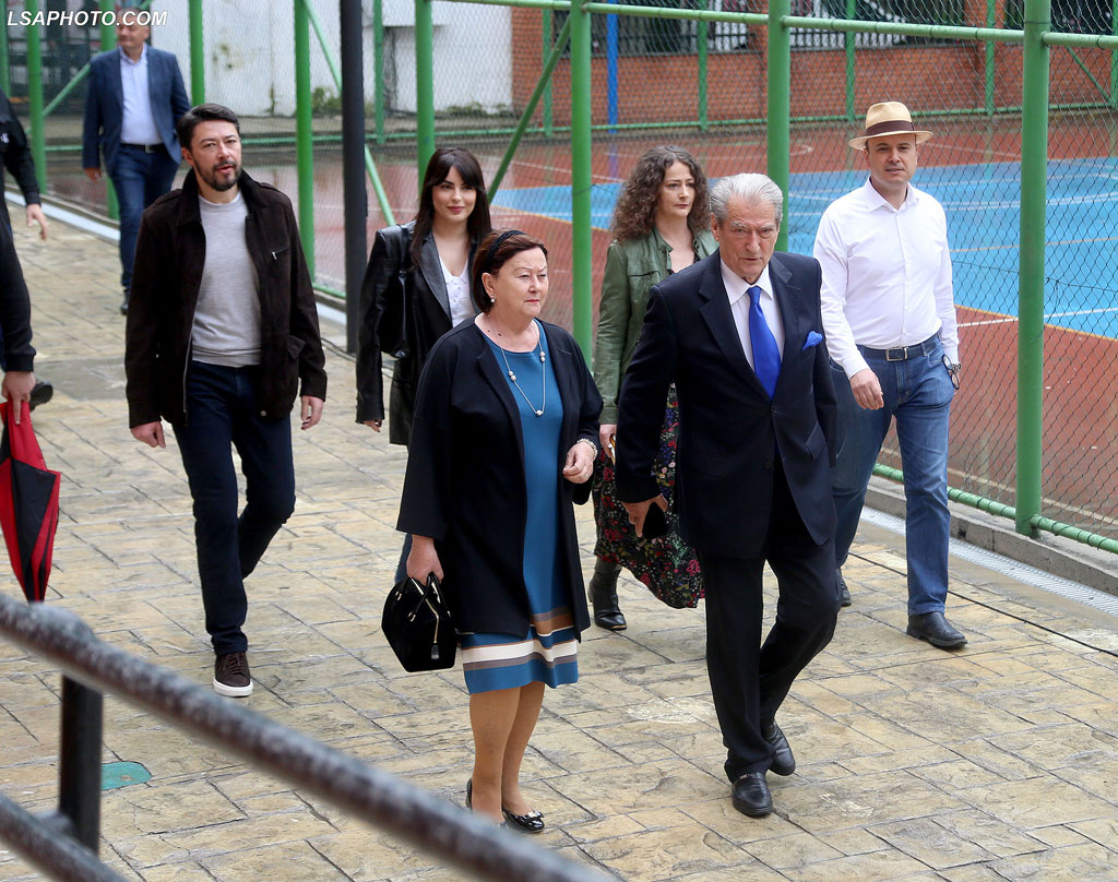 Tiranë–Dallas dhe kthim Tiranë–Dallas dhe kthim