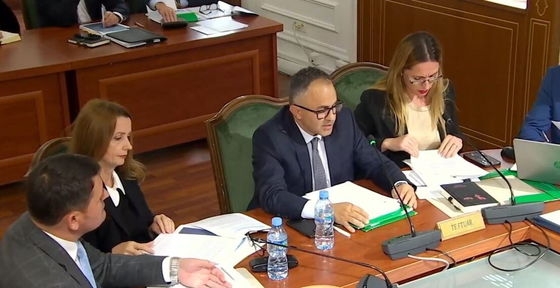 Grusht shteti instuticional?! Kuvendi nuk e zgjidhi ngërçin pas vendimit të Kushtetueses! KLGJ në menyrë skandaloze ndërhynë në kompetencat e qeverisë edhe parlament! Cakton vetë pagën e gjyqtarëve! Grusht shteti instuticional?! Kuvendi nuk e zgjidhi ngërçin pas vendimit të Kushtetueses! KLGJ në menyrë skandaloze ndërhynë në kompetencat e qeverisë edhe parlament! Cakton vetë pagën e gjyqtarëve!