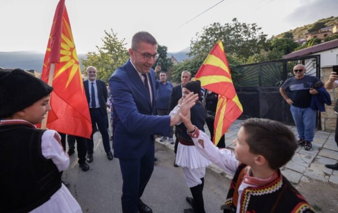 Rama reagon për incidentin me himnin kombëtar në Pustec: Cirk i lashtë flamujsh në epokën e Inteligjencës Artificiale, Shqipëria s’do të zbresë në nivelin e kësaj parodie Rama reagon për incidentin me himnin kombëtar në Pustec: Cirk i lashtë flamujsh në epokën e Inteligjencës Artificiale, Shqipëria s’do të zbresë në nivelin e kësaj parodie