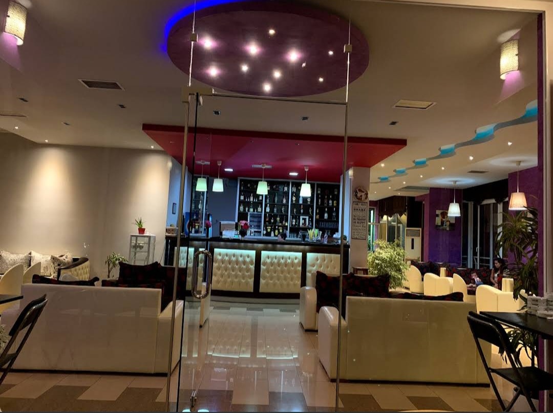 Hijet e gjyqtarit Erjon Bani! Fshehu 16 pasuri para Vetingut, tha se jetonte me qira: Hotel dhe pallat në Sarandë, vendime të çuditshme dhe në konflikt interesi Hijet e gjyqtarit Erjon Bani! Fshehu 16 pasuri para Vetingut, tha se jetonte me qira: Hotel dhe pallat në Sarandë, vendime të çuditshme dhe në konflikt interesi