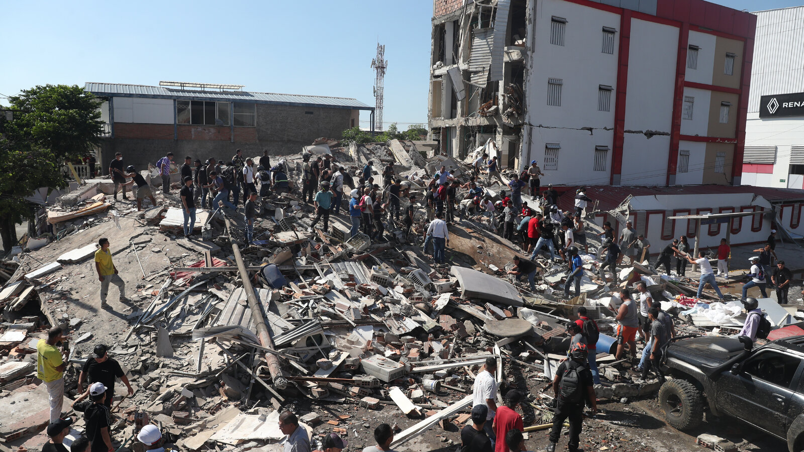 Tërmeti 7.4 ballë godet Kolumbinë: Dhjetëra ndërtesa të shembura deri tani, 21 të vdekur e shumë të plagosur! Tërmeti 7.4 ballë godet Kolumbinë: Dhjetëra ndërtesa të shembura deri tani, 21 të vdekur e shumë të plagosur!
