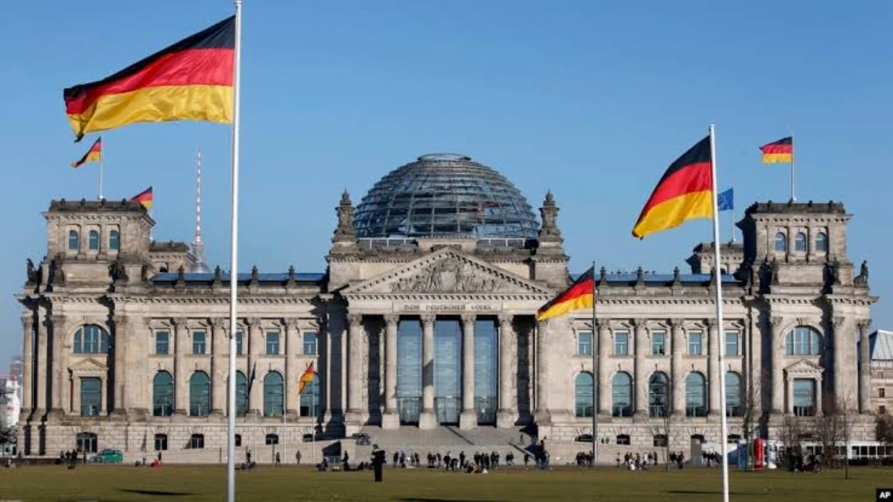 Emigrantët gati të largohen, frika nga fitorja e AfD-së, refugjatët mendojnë largimin nga Gjermania lindore Emigrantët gati të largohen, frika nga fitorja e AfD-së, refugjatët mendojnë largimin nga Gjermania lindore