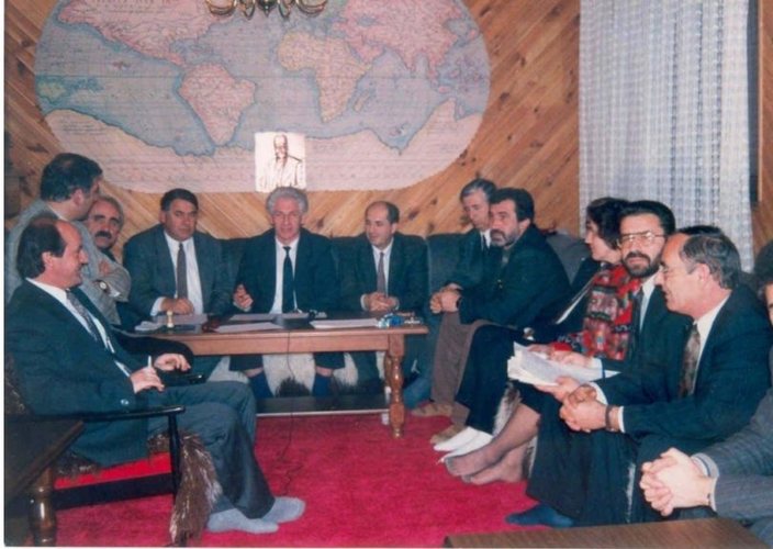 Muhamed Halili: Ju rrëfej “aferën e armëve” me Shqipërinë: Si Berisha shkatërroi PPD-në përmes skemave të shërbimit maqedonas Muhamed Halili: Ju rrëfej “aferën e armëve” me Shqipërinë: Si Berisha shkatërroi PPD-në përmes skemave të shërbimit maqedonas