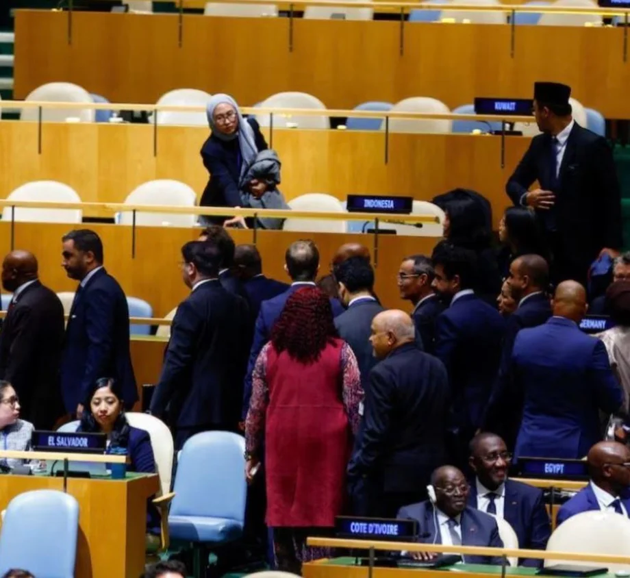 Dhjetëra delegatë e lëshojnë sallën e OKB-së në momentin kur Netanyahu e nis fjalimin Dhjetëra delegatë e lëshojnë sallën e OKB-së në momentin kur Netanyahu e nis fjalimin