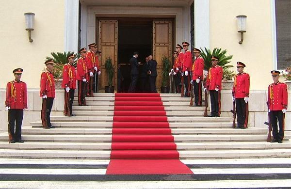 Nga Presidenti te drejtuesit e institucioneve, kush ulet në tryezën e Këshillit të Sigurisë Kombëtare? Nga Presidenti te drejtuesit e institucioneve, kush ulet në tryezën e Këshillit të Sigurisë Kombëtare?