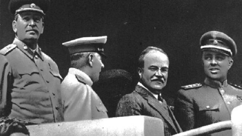 Viti 1953 … Versioni sovjetik i historisë moderne të Shqipërisë: Dyftyrësia e Londrës dhe Washingtonit pas lufte! Pjesë nga libri i Nikolali Shmelev, “Novaja Albanija” Viti 1953 … Versioni sovjetik i historisë moderne të Shqipërisë: Dyftyrësia e Londrës dhe Washingtonit pas lufte! Pjesë nga libri i Nikolali Shmelev, “Novaja Albanija”
