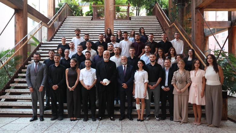 VIDEO/ Rama takim me studentët e Prishtinës: Politika të jep mundësi që të bësh bashkë gjëra që vetëm si bën dot VIDEO/ Rama takim me studentët e Prishtinës: Politika të jep mundësi që të bësh bashkë gjëra që vetëm si bën dot