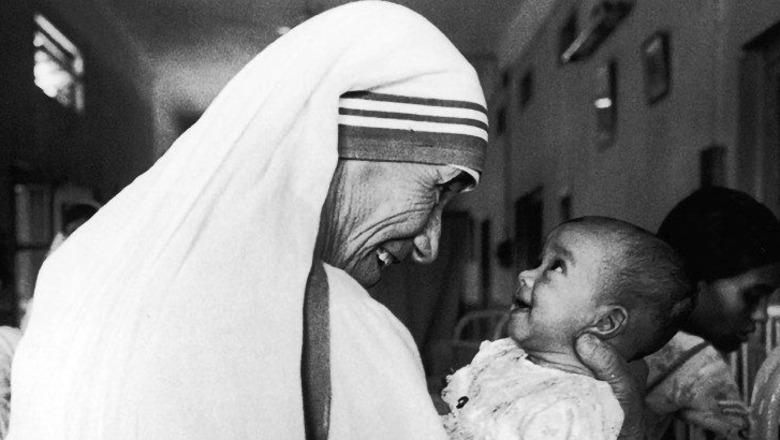 10 vite nga shenjtërimi i Nënë Terezës, humanistja shqiptare që ia kushtoi jetën të varfërve 10 vite nga shenjtërimi i Nënë Terezës, humanistja shqiptare që ia kushtoi jetën të varfërve