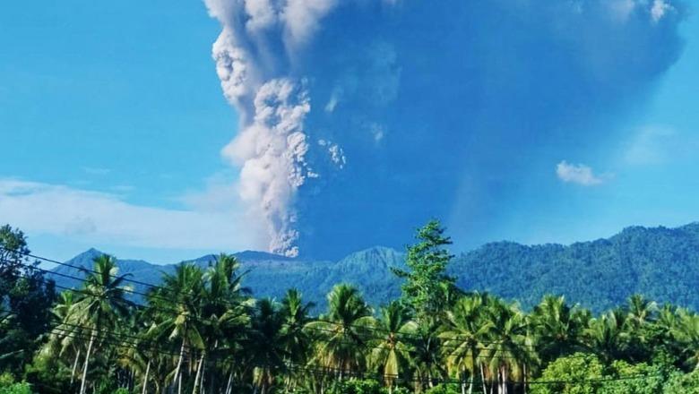VIDEO/ Shpërthen vullkani në Indonezi: Mbyllen 8 aeroporte! Mbi 700 fluturime të pezulluara dhe mbi 150 mijë pasagjerë të bllokuar VIDEO/ Shpërthen vullkani në Indonezi: Mbyllen 8 aeroporte! Mbi 700 fluturime të pezulluara dhe mbi 150 mijë pasagjerë të bllokuar