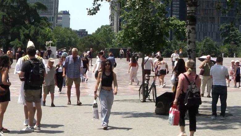 Tregu i punës i etur për staf: 43 mijë vende bosh në 6 muaj! Më shumë punonjës kërkon turizmi, ndërtimi dhe industria Tregu i punës i etur për staf: 43 mijë vende bosh në 6 muaj! Më shumë punonjës kërkon turizmi, ndërtimi dhe industria